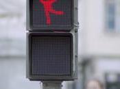 danse rouge pour piétons (Vidéo)