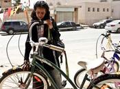 vélo fait avancer femmes